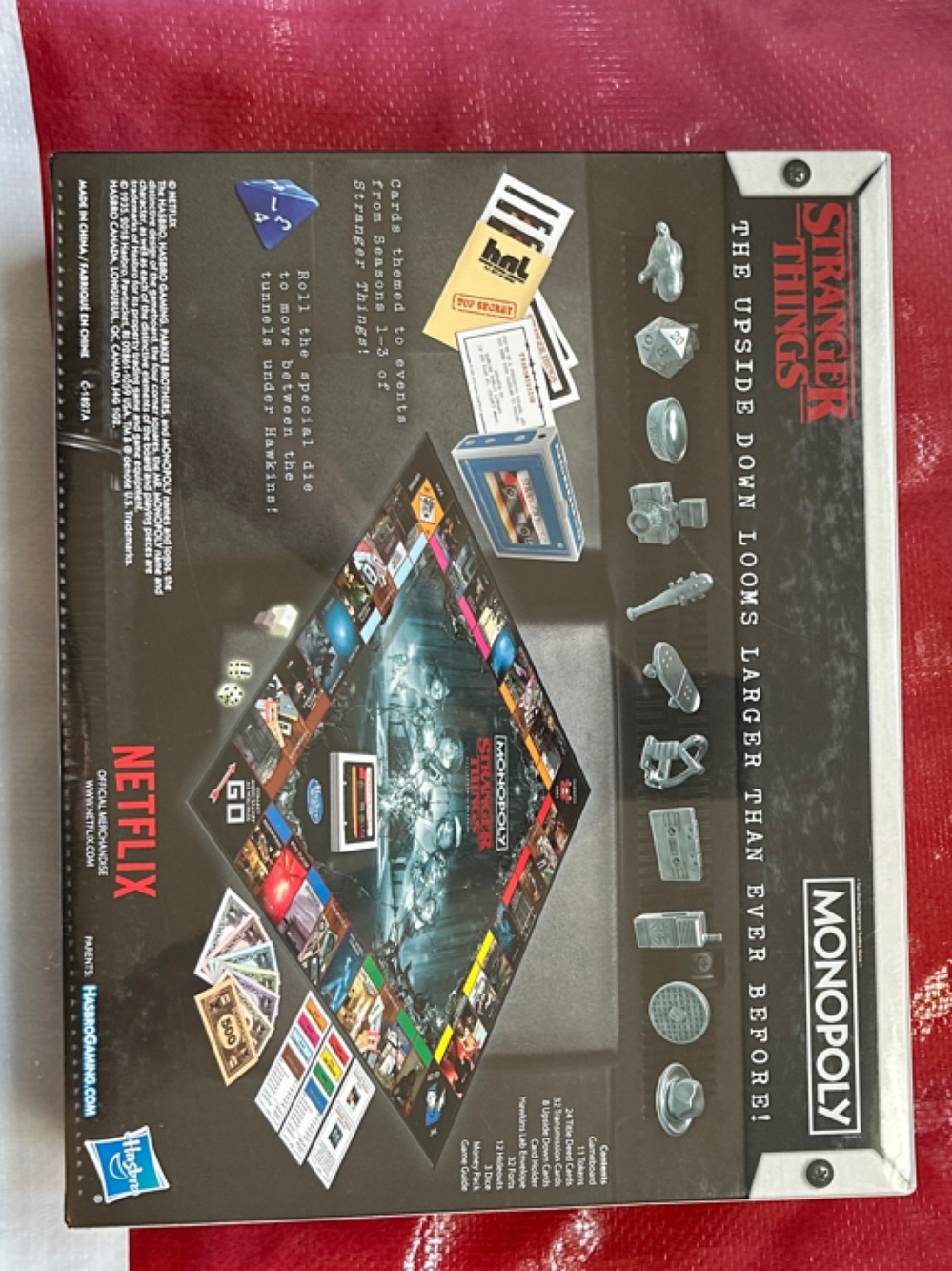 Stranger Things Monopoly Collector's Edition - Picture 2 of 7